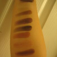 The pigmentation is really impressive and suitable for dark skin tones as well. (© skinandcolors.com)