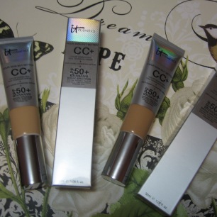 CC+ Your Skin But Better Cream in Medium (left) and Tan (right), packaging included (© skinandcolors.com)