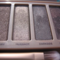 Naked 3 Palette by Urban Decay. Here: 9. Factory, 10. Mugshot, 11. Darkside, 12. Blackheart. (© skinandcolors.com)