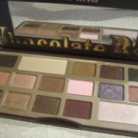 Too Faced Chocolate Bar Palette (© skinandcolors.com)
