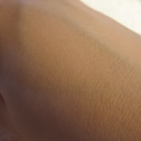 CC+ Your Skin But Better Cream by IT Cosmetics in the shade Tan, buffed into the skin (© skinandcolors.com)